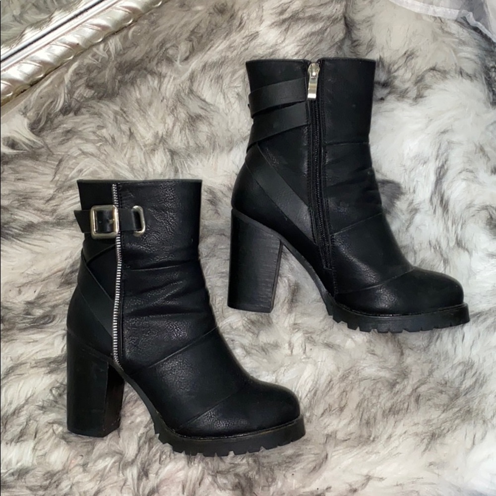 abrianna chunky block heel bootie